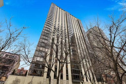 100 Bellevue Pl, Chicago IL 60611-1157 exterior