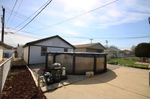 5835 Mason Ave, Chicago IL 60638-3608 exterior