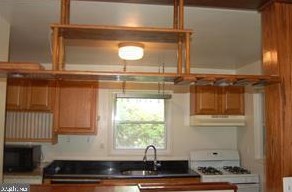 4009 Taney Ave, Alexandria VA 22304-2439 exterior