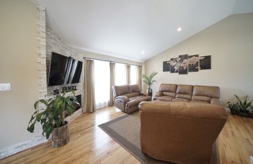 2088 Baldwin Ln, Hanover Park, IL 60133-2917