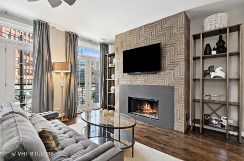 700 Orleans St, Chicago IL 60610-5017 exterior