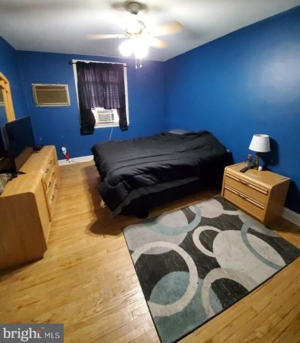 7233 Erdrick St, Philadelphia PA 19135-1014 exterior