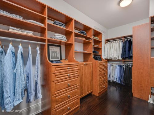 3720 Greenview Ave, Chicago IL 60613-3610 exterior