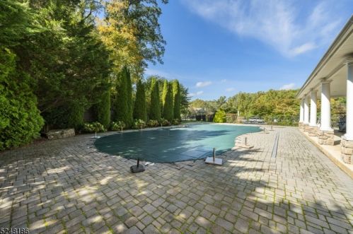 101 Henning Ter, Parsippany NJ 07834-3716 exterior