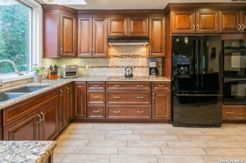 827 Longview Ave, Valley Stream, NY 11581-2822