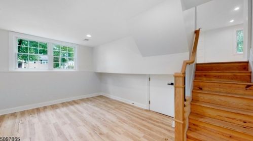 21 Fieldstone Dr, Livingston NJ  07039-3308 exterior