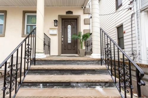 216 6th Ave, Mount Vernon NY 10550-1119 exterior