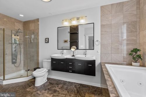 1019 19 St, Philadelphia PA 19146-2938 exterior