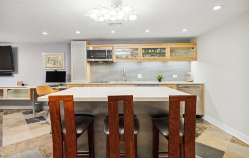 2037 Sawyer Ave, Chicago IL 60647-2703 exterior