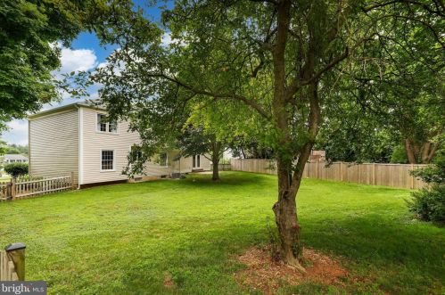 17032 Flatwood Dr, Rockville MD 20855-2539 exterior