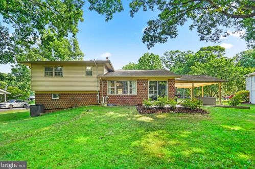 18011 Ml Crk Dr, Rockville MD 20855-1023 exterior