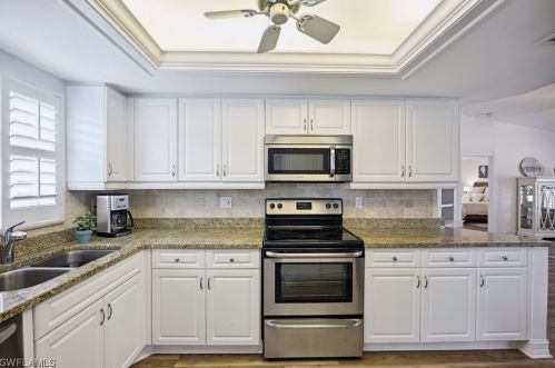 559 107 Ave, Naples FL 34108-1854 exterior