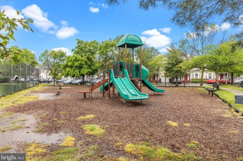 99 Frst Dr, Piscataway NJ 08854-2276 exterior