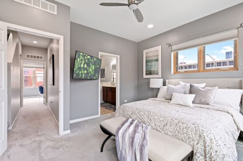 2502 Calumet Ave, Chicago IL  60616-2439 exterior