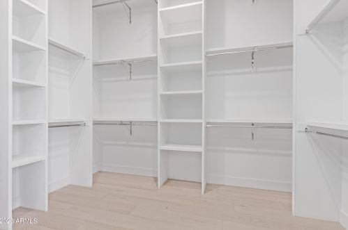 4239 42nd St, Phoenix AZ  85018-4207 exterior