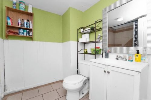 6030 California, Chicago IL 60659-3915 exterior