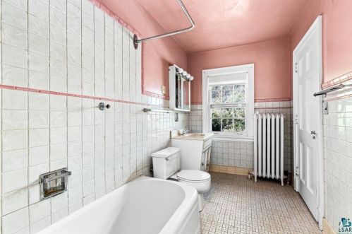 1 Hawthorne Rd, Duluth MN 55812-1936 exterior