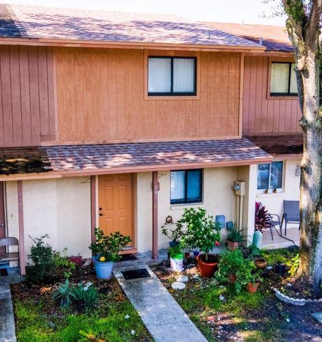 4016 Oak Limb Ct, Tampa, FL 33614-2682