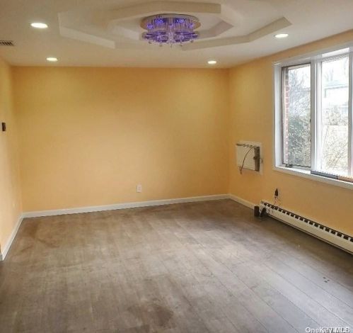 90 Birch Ln, Valley Stream NY 11581-2633 exterior