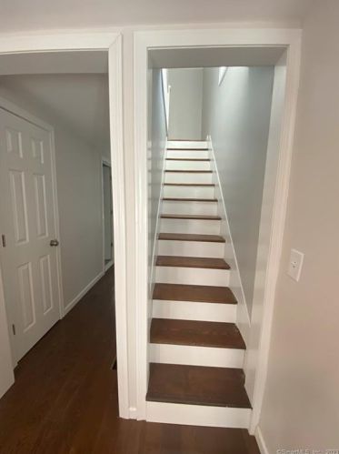 42 Oak St, Derby CT 06418-1709 exterior