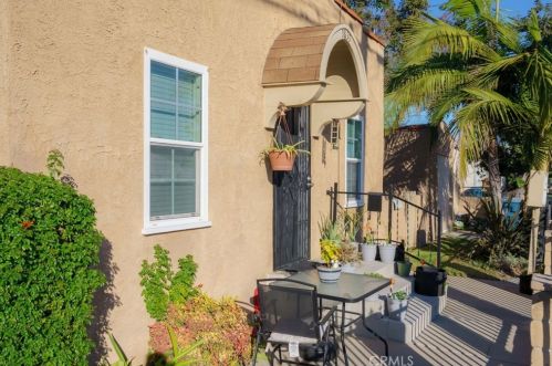 9827 Beach St, Bellflower CA  90706-5917 exterior