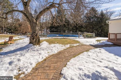 272 Steeplechase Dr, Media PA 19063-1958 exterior