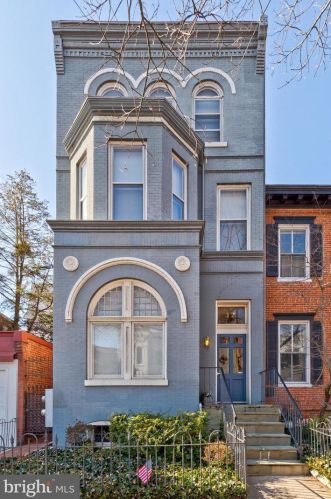 17 4th St, Washington, DC 20003-3838