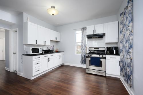 5007 Wood St, Chicago, IL 60609-4326