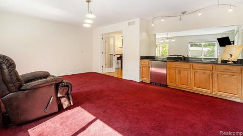 692 Appalachi St, Walled Lake MI  48390-1005 exterior