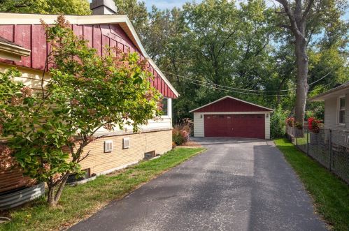 6038 Ironwood Ln, Milwaukee WI 53217-4423 exterior