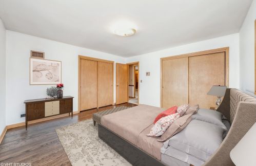 7542 Ainslie St, Chicago IL 60630-2302 exterior