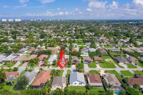 758 93 Ave, Naples FL 34108-2441 exterior