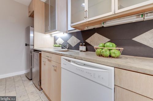 1007 New Hampshire Ave, Washington DC 20011-4729 exterior