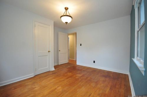 913 Plymouth St, Windsor CT 06095-3713 exterior