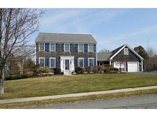 201 Island Dr, Middletown, RI 02842-7512