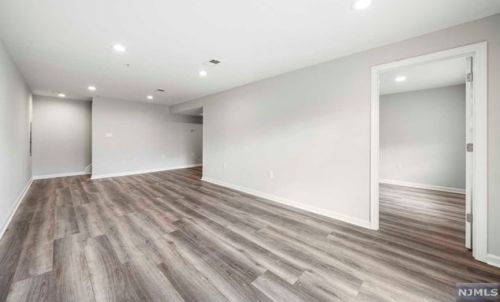 33 Forshee Cir, Montvale NJ 07645-1781 exterior