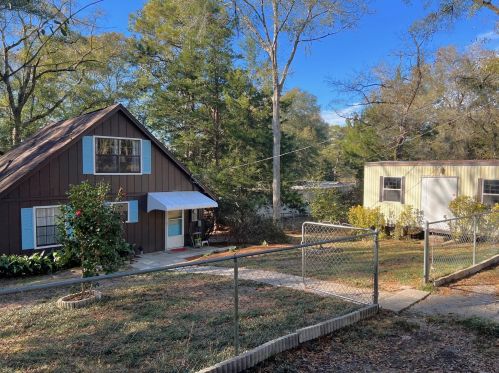 453 Squirrel Rd, Defuniak Springs FL 32433-7682 exterior