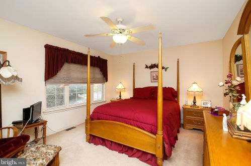 9 Kimberly Dr, Runnemede NJ 08078-2104 exterior