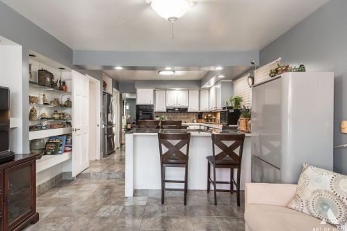 6024 Artesian Ave, Chicago IL 60659-4101 exterior