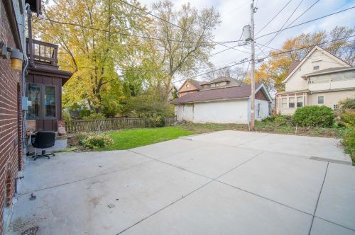 2929 Smt Ave, Milwaukee WI 53211-3441 exterior