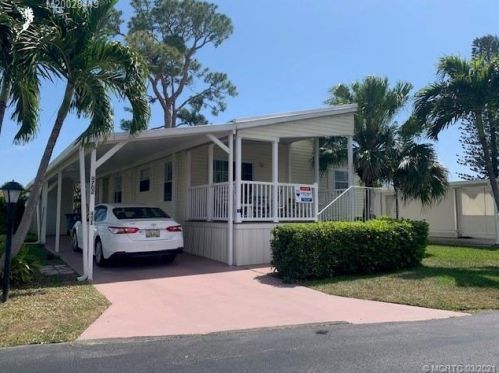 8702 Crown Dr, Boynton Beach FL 33436-7507 exterior