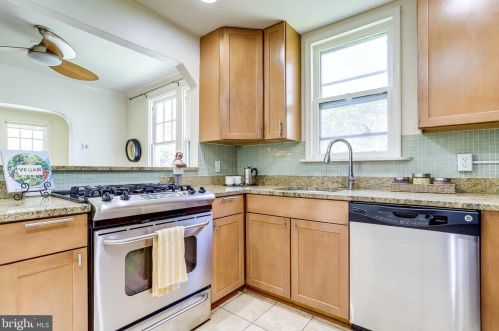 1801 Commonwealth Ave, Alexandria VA 22301-1403 exterior