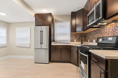 12051 Ln Salle St, Chicago IL 60628-6619 exterior