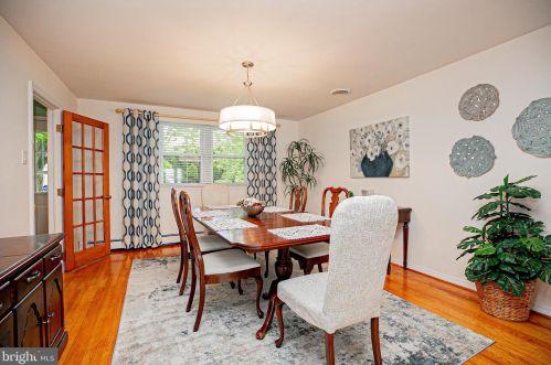 66 Red Lion Rd, Huntingdon Valley PA 19006-6436 exterior