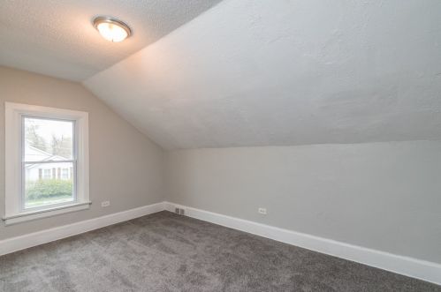 419 Ctr St, Waukegan IL 60085-3830 exterior