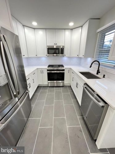 2 Groves Ave, Alexandria VA  22305-2507 exterior