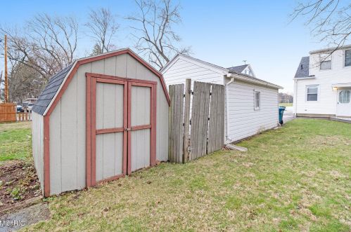 1817 Cork Street Ct, Kalamazoo MI 49001-4651 exterior