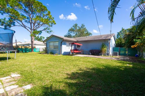 1248 Ladner St, Fort Pierce FL  34983-2571 exterior