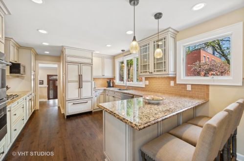 1320 Plymouth Ct, Chicago IL 60605-2717 exterior