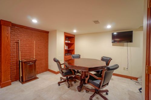 4501 121, Milwaukee WI 53228-2490 exterior